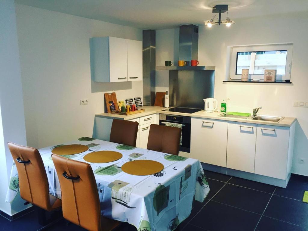 Appartement Duplex Pour 3-4 Personnes A Ciney Eksteriør billede