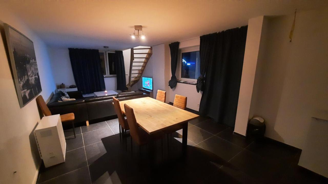 Appartement Duplex Pour 3-4 Personnes A Ciney Eksteriør billede